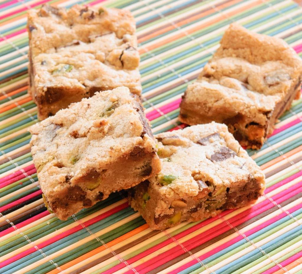 pistachio blondies