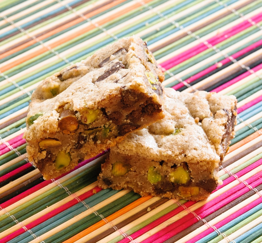 pistachio blondies