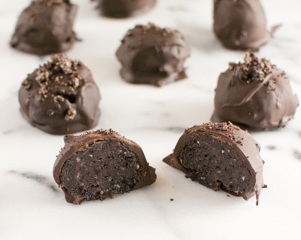 Easy Vegan Oreo Truffles