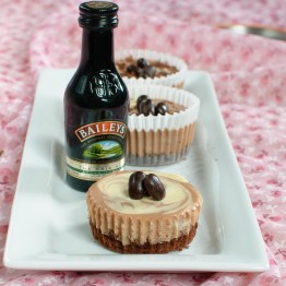 Bailey’s Cheesecake Cupcakes